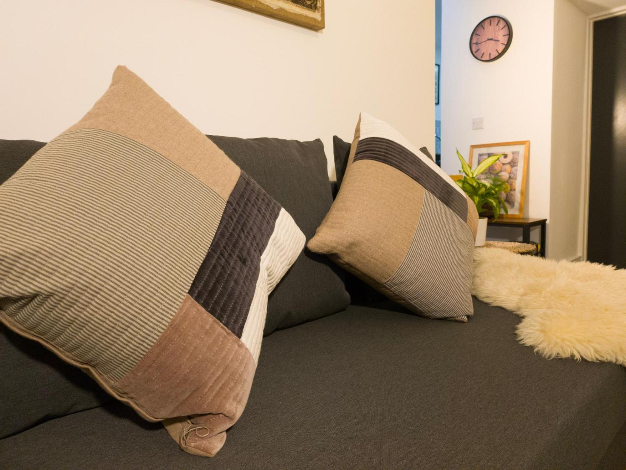 Plenty Of Parking Available; 3 Bedroom Apartment By Property Promise Кардифф Экстерьер фото