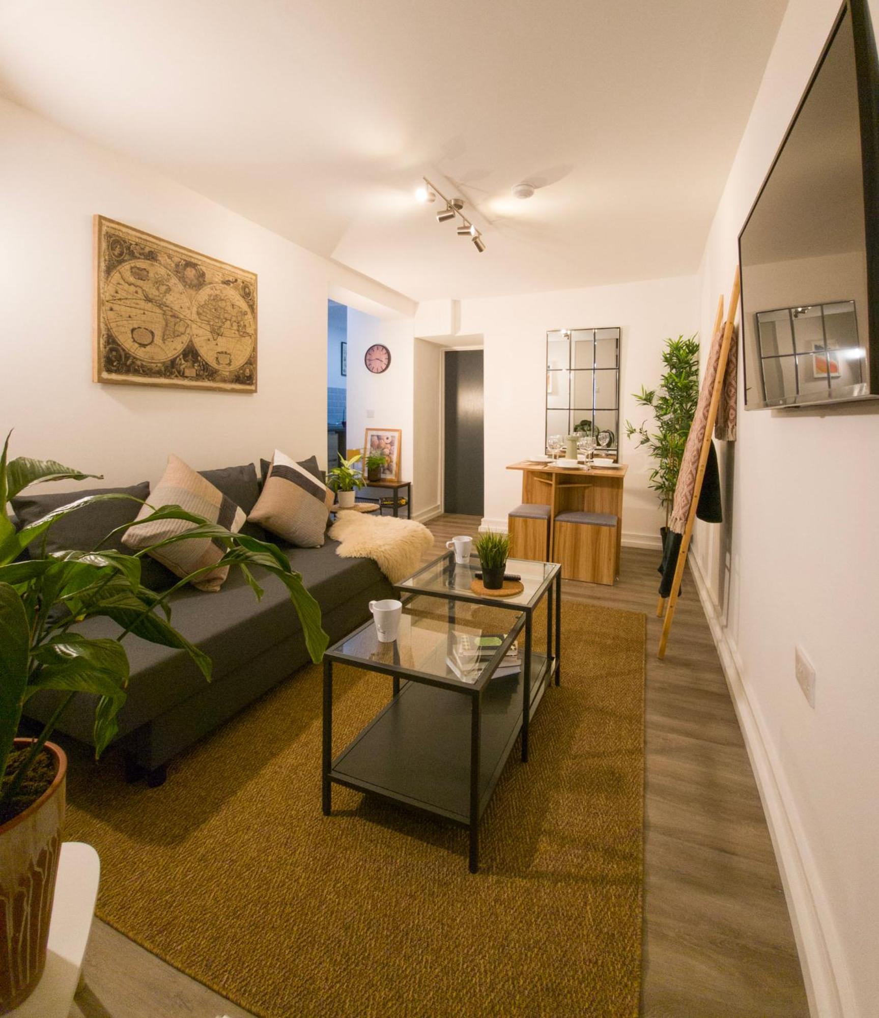 Plenty Of Parking Available; 3 Bedroom Apartment By Property Promise Кардифф Экстерьер фото