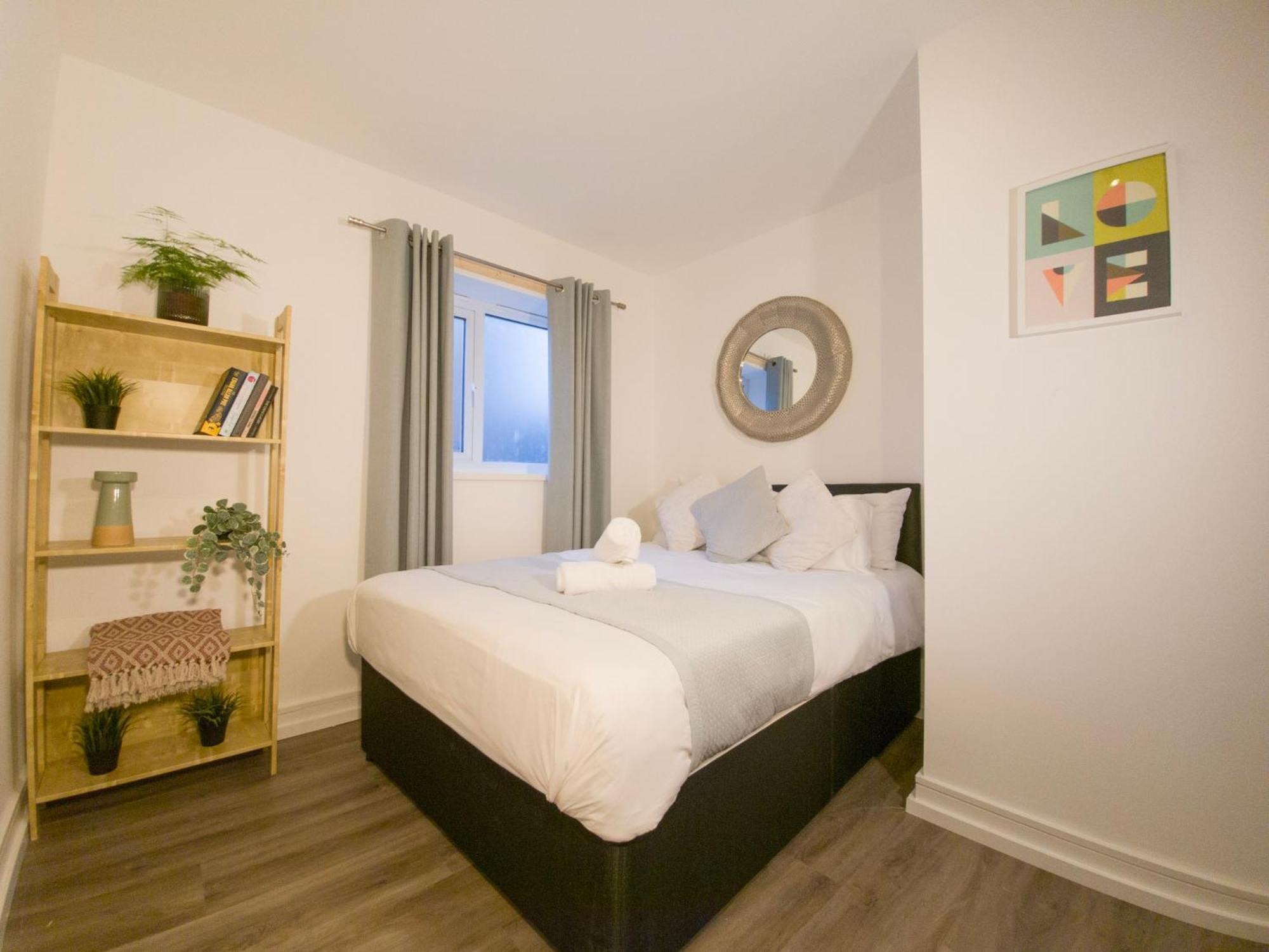 Plenty Of Parking Available; 3 Bedroom Apartment By Property Promise Кардифф Экстерьер фото