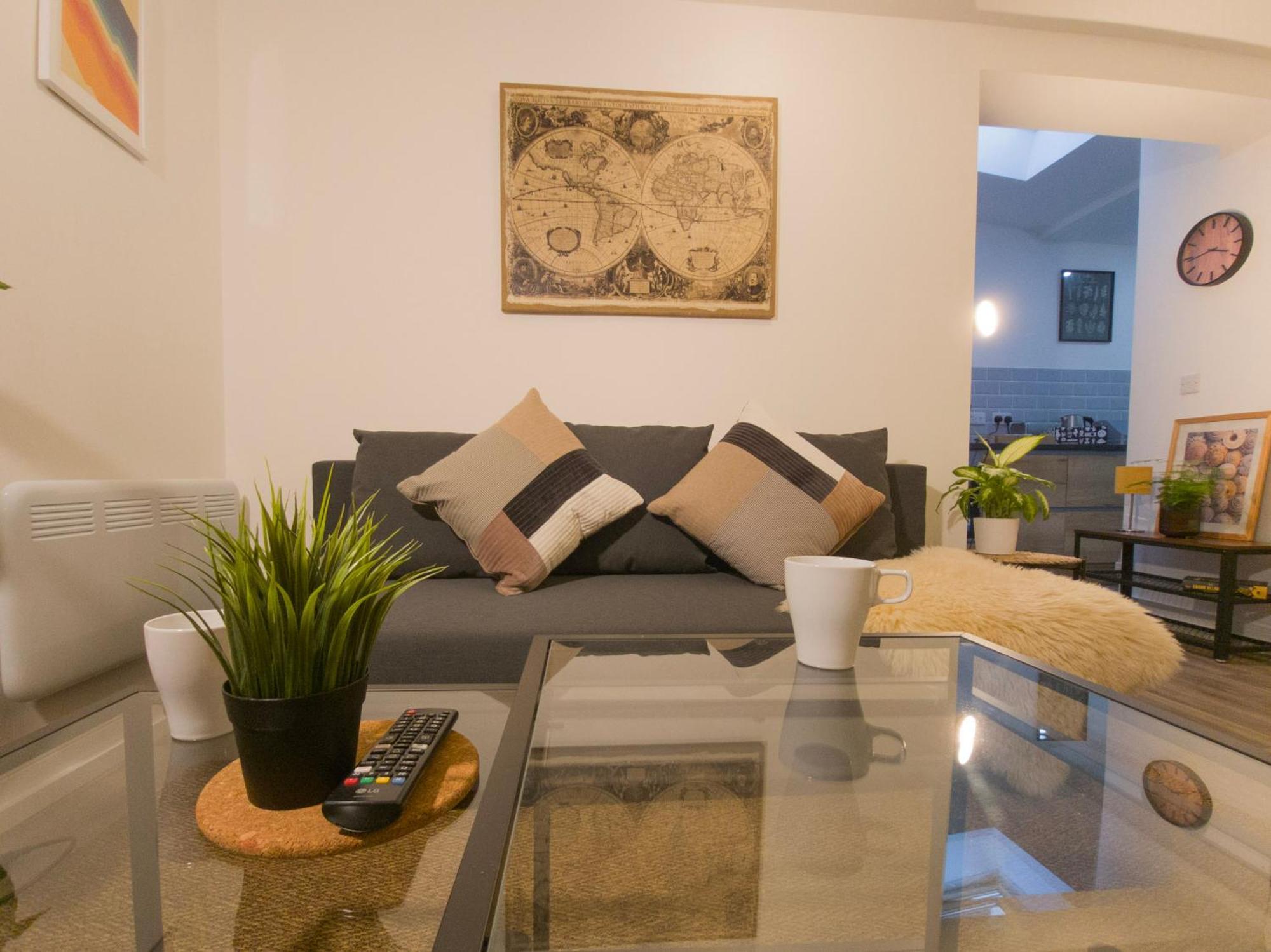 Plenty Of Parking Available; 3 Bedroom Apartment By Property Promise Кардифф Экстерьер фото