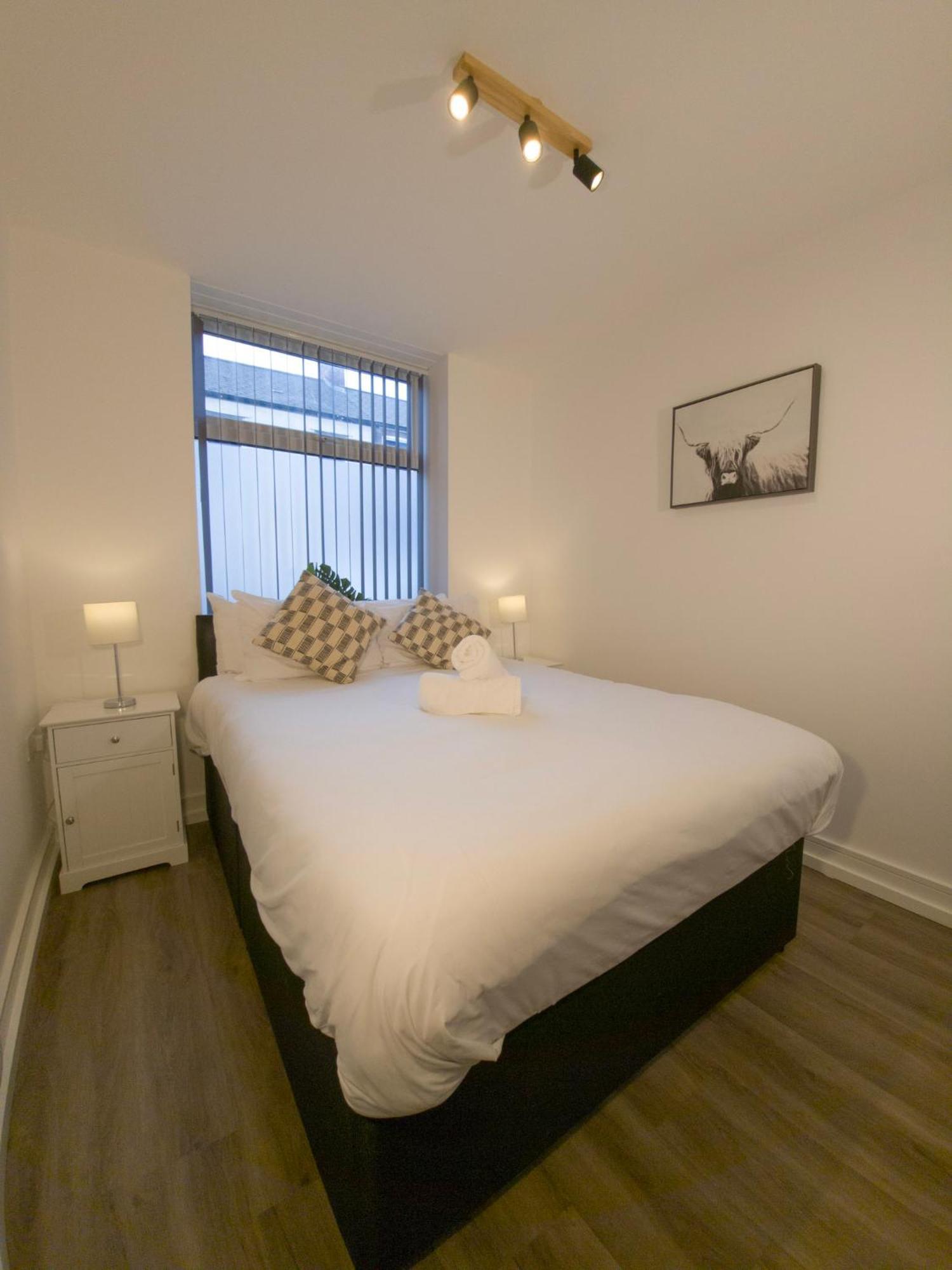 Plenty Of Parking Available; 3 Bedroom Apartment By Property Promise Кардифф Экстерьер фото